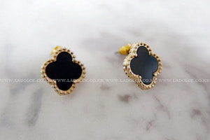 기획상품18ER#12) black clover earrings