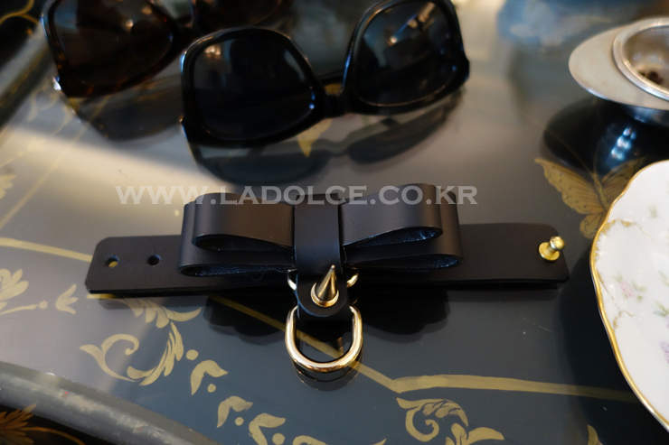 bow-stud bracelet(100%cow leather)